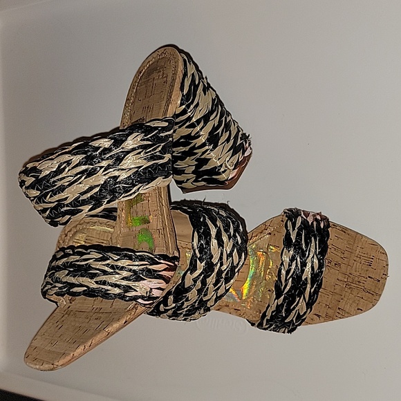 Chunky black and tan heels - Picture 3 of 5